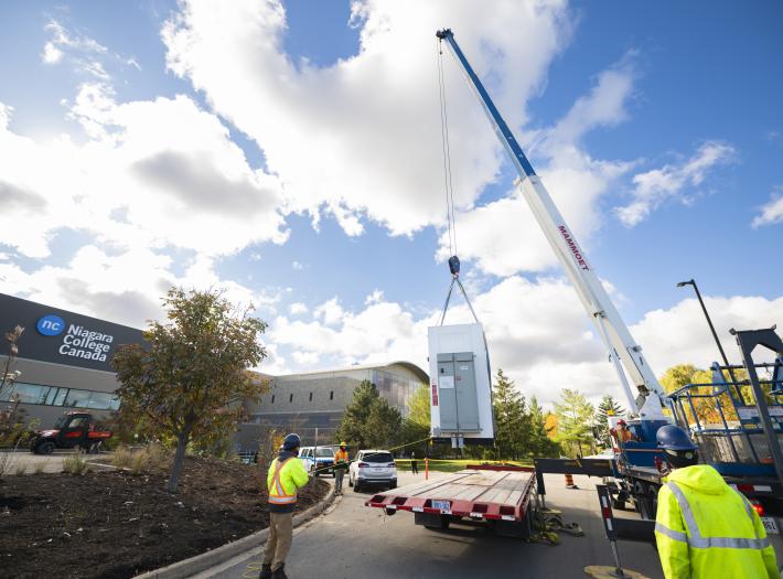 Niagara College welcomes battery donation from NOTL Hydro to offset peak energy usage