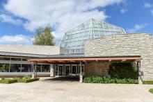 Butterfly Conservatory Welcomes New Bird Migration Exhibit and Return of Majestic Monarchs Program 